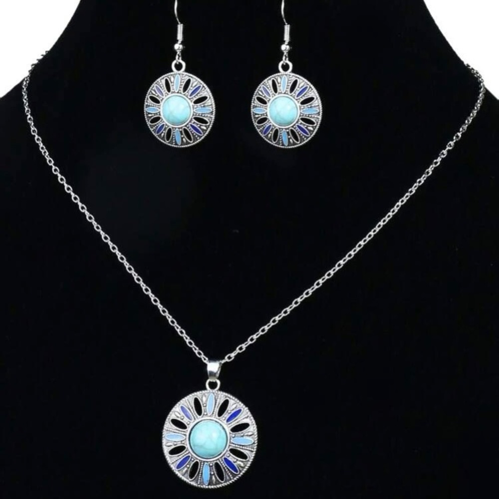 Turquoise decor round charm necklace & drop earrings ✨